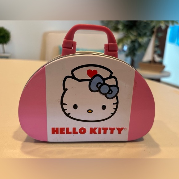 Hello Kitty by Sanrio | 2014 small Nurse Hello Kitty tin. - Picture 9 of 14
